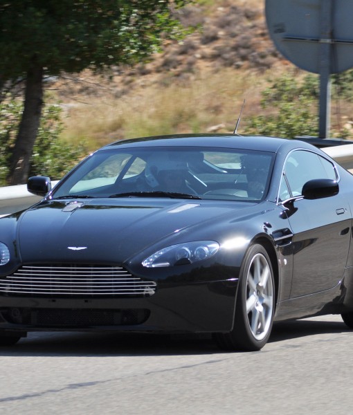 Aston Martin Vantage 1